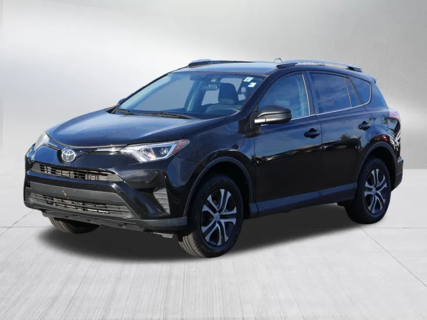 2016 Toyota RAV4 LE photo 1