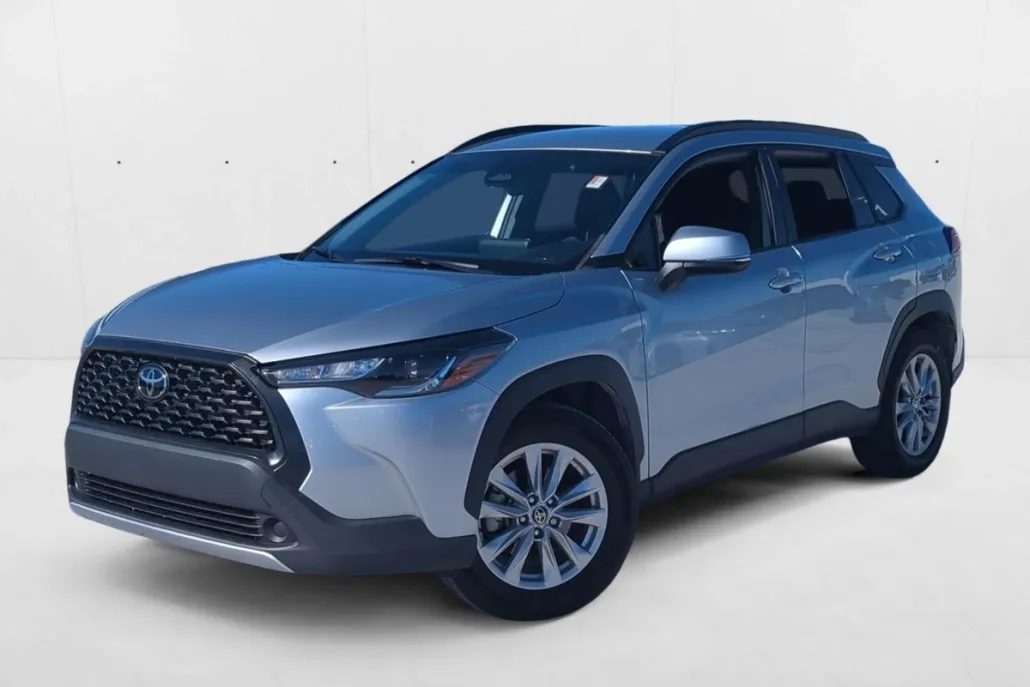 2023 Toyota Corolla Cross LE photo 1