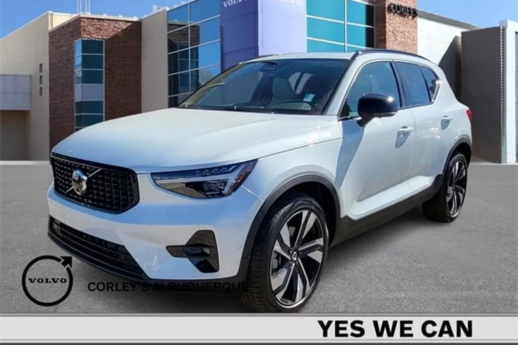 2025 Volvo XC40 Plus photo 1
