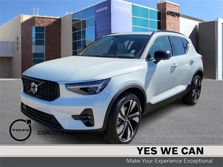 2025 Volvo XC40 Plus photo 1