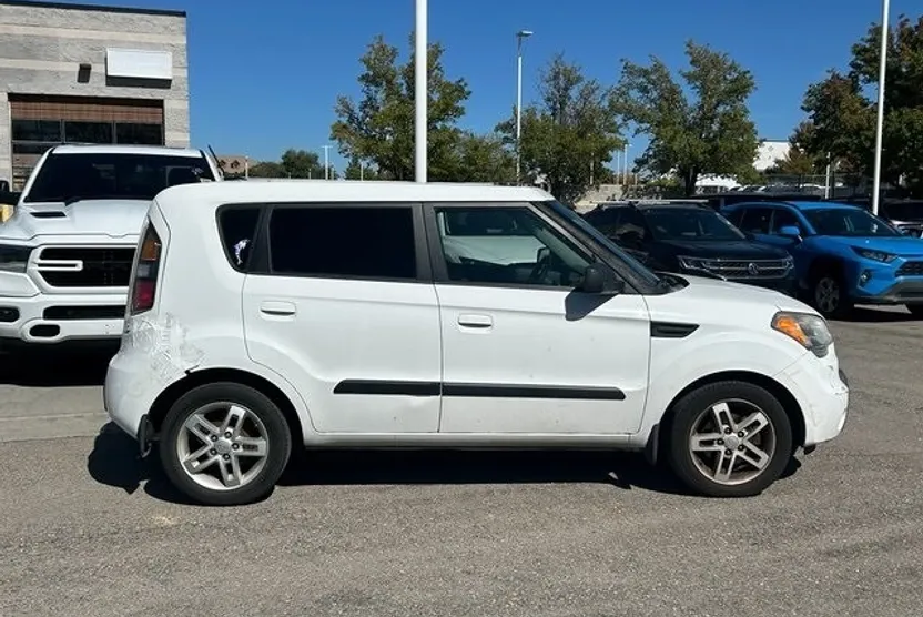 2010 Kia Soul Plus photo 1