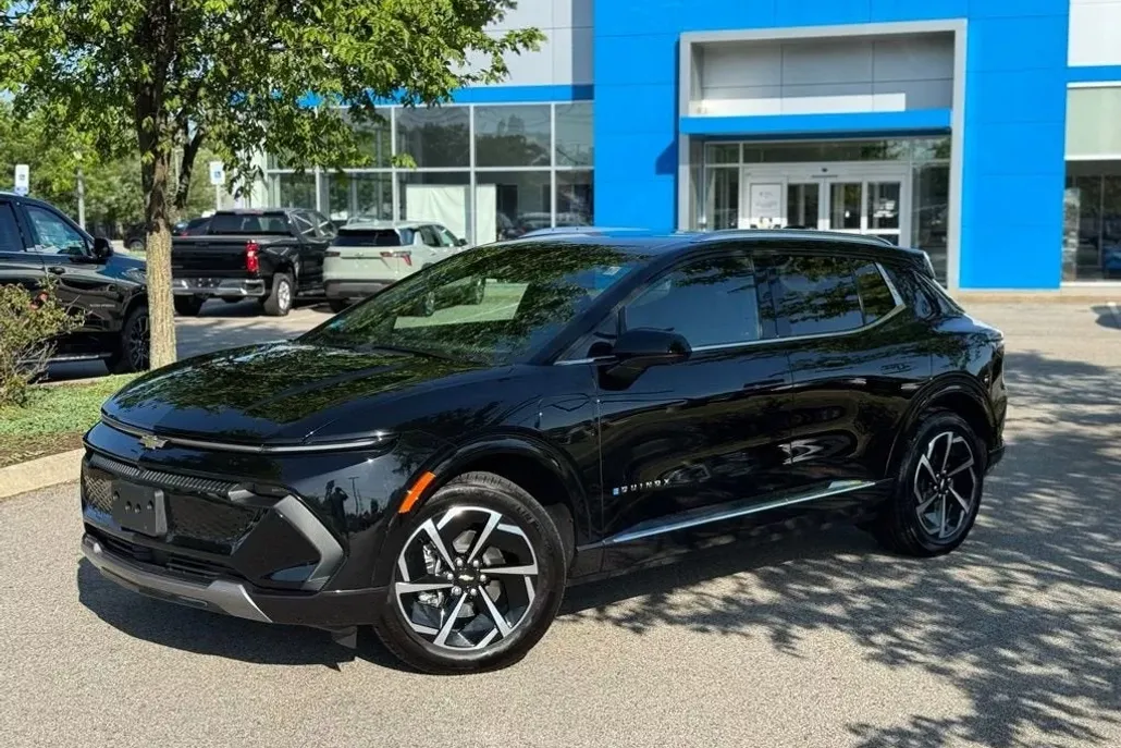 2024 Chevrolet Equinox EV 2LT photo 1