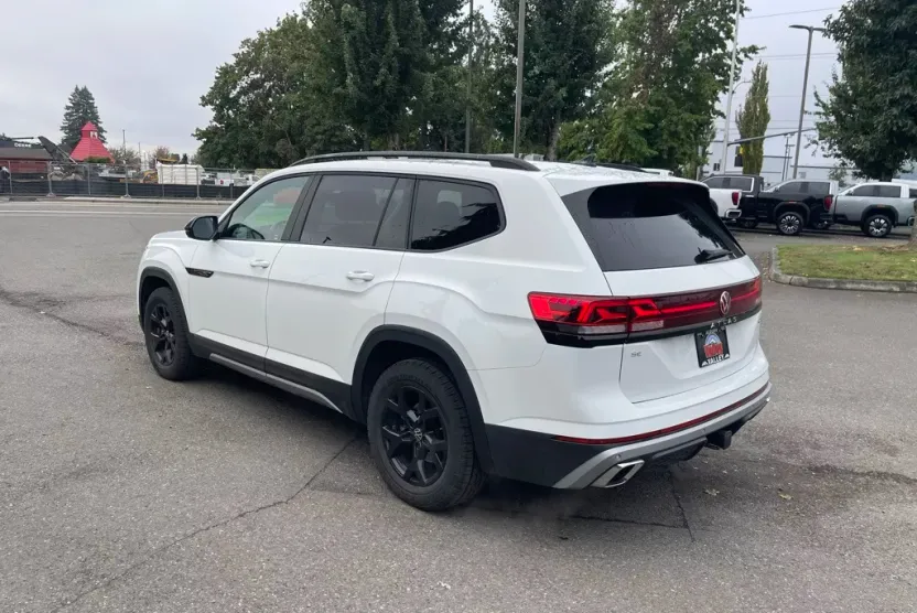 2024 Volkswagen Atlas Peak Edition SE Technology photo 1