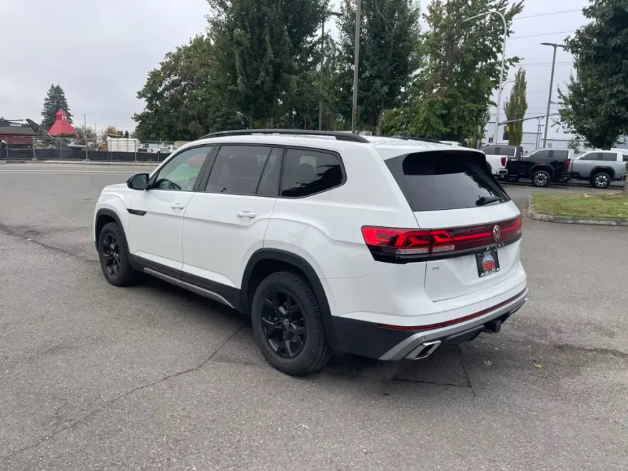 2024 Volkswagen Atlas Peak Edition SE Technology photo 1
