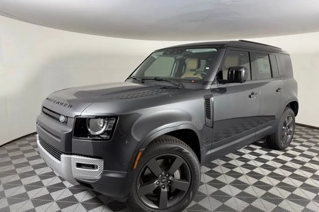2025 Land Rover Defender 110 S photo 1