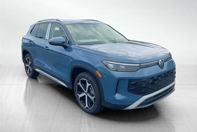 2025 Volkswagen Tiguan SE photo 1
