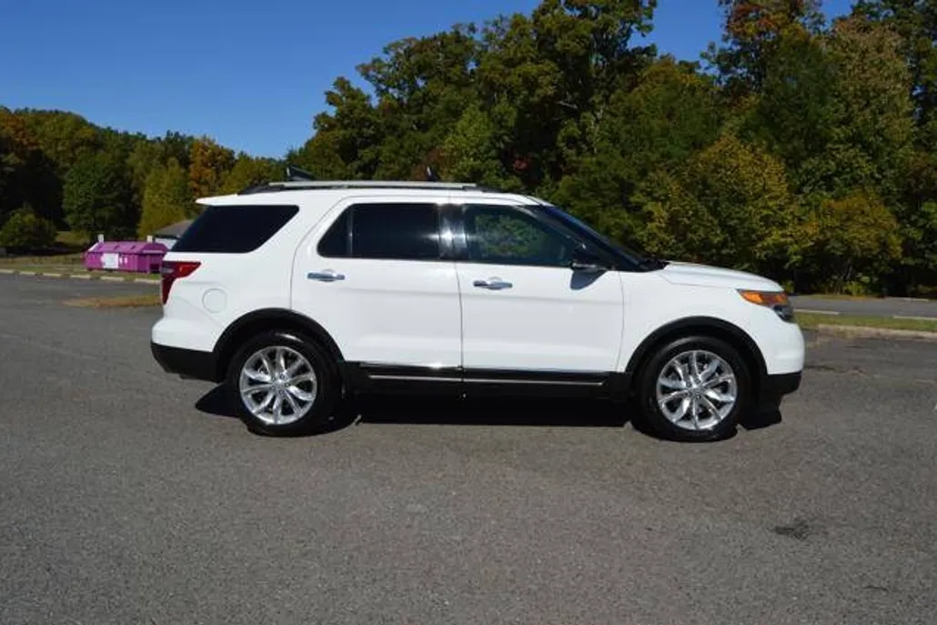 2013 Ford Explorer XLT photo 1