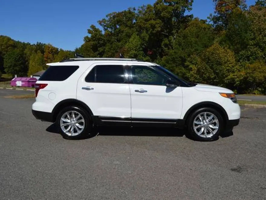 2013 Ford Explorer XLT photo 1