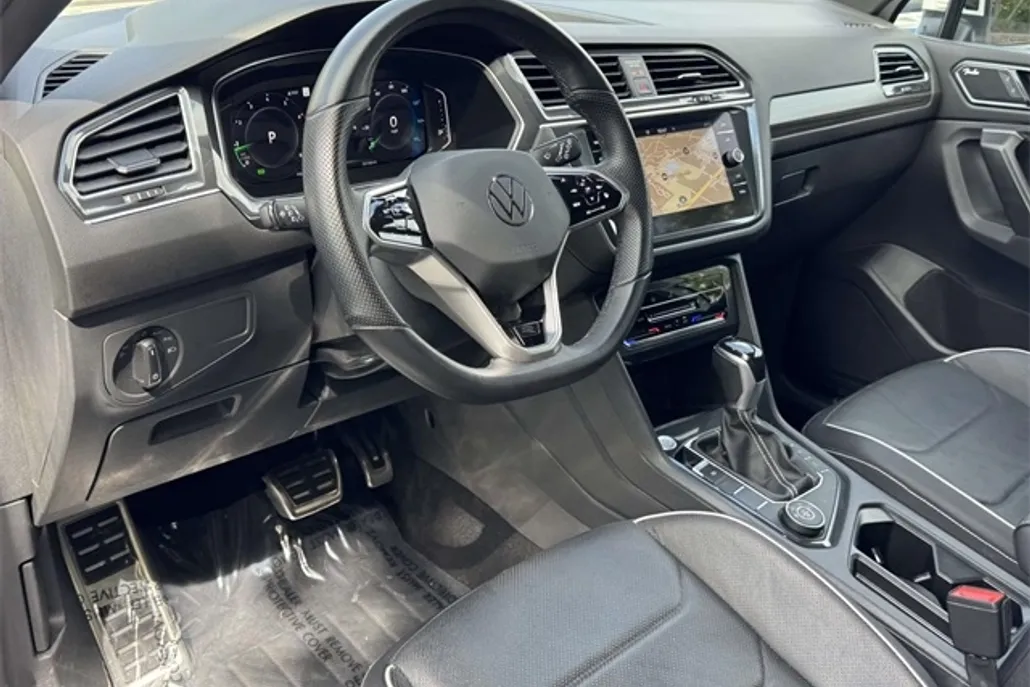 2023 Volkswagen Tiguan SEL R-Line Black photo 1