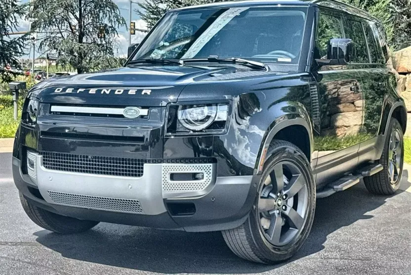 2025 Land Rover Defender 110 S photo 1