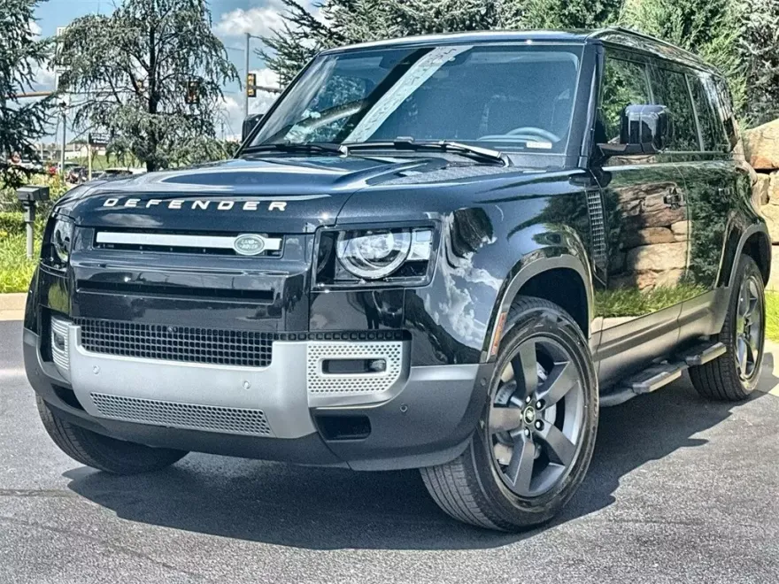 2025 Land Rover Defender 110 S photo 1