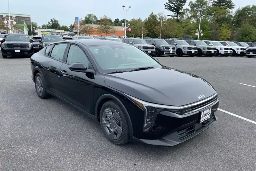 2025 Kia K4 LX photo 1