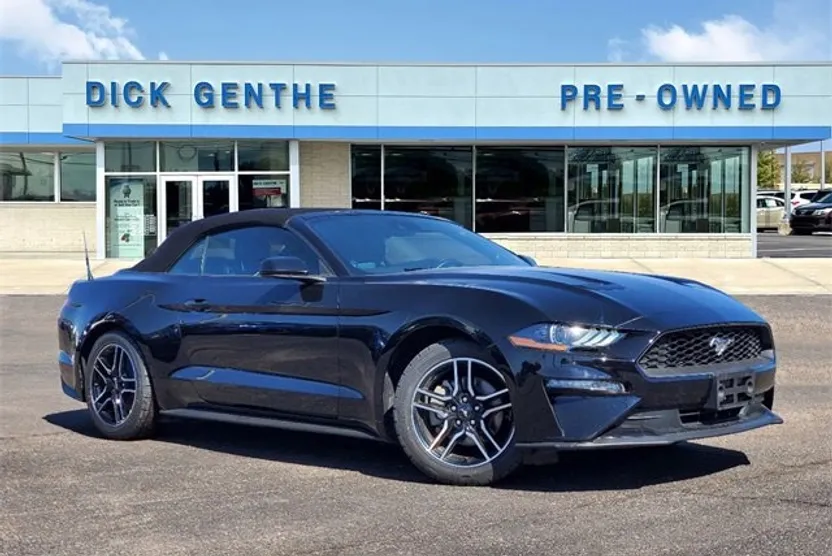 2022 Ford Mustang EcoBoost photo 1