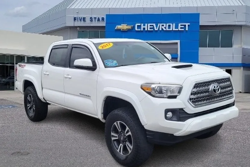 2017 Toyota Tacoma TRD Off-Road photo 1
