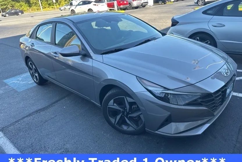 2023 Hyundai Elantra SEL photo 1