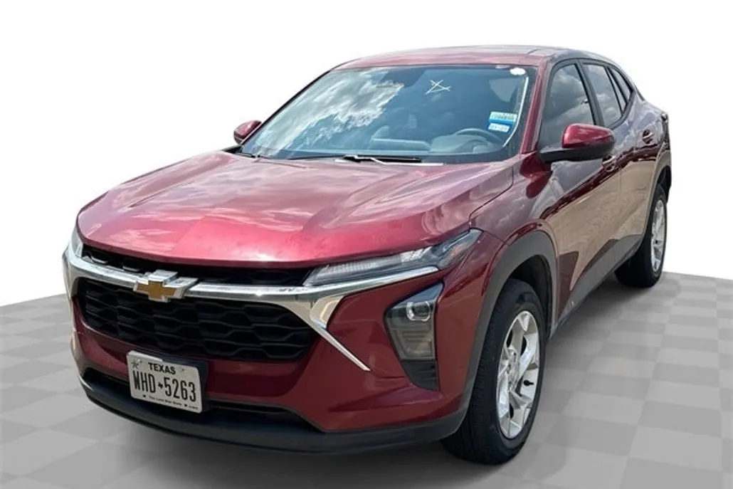 2025 Chevrolet Trax LS photo 1
