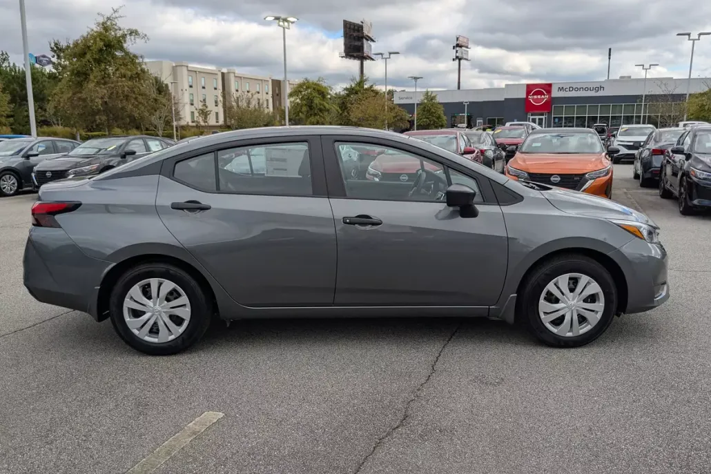2025 Nissan Versa 1.6 S photo 1