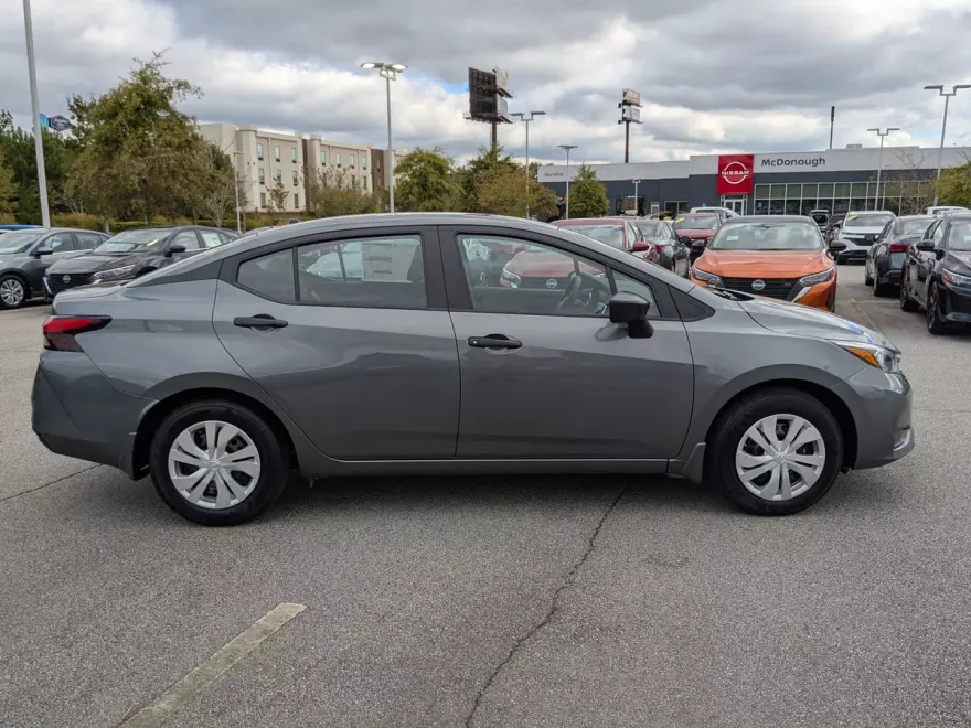 2025 Nissan Versa 1.6 S photo 1
