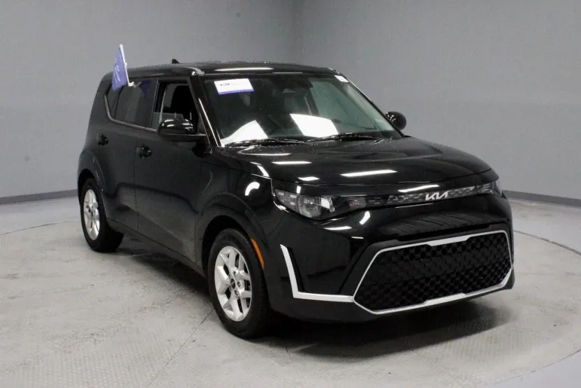2024 Kia Soul LX photo 1