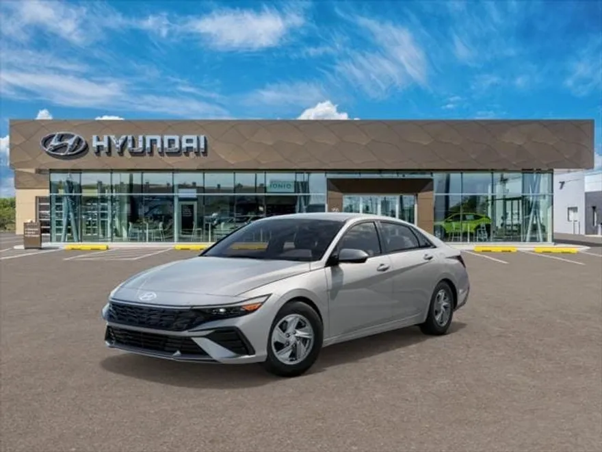 2025 Hyundai Elantra SE photo 1