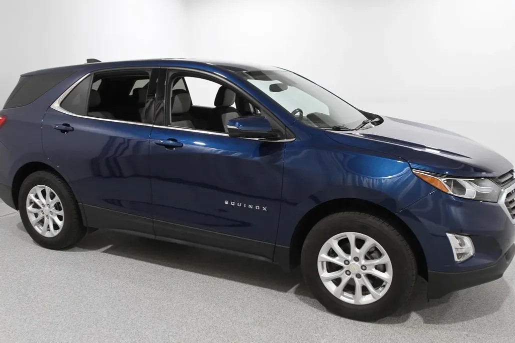 2019 Chevrolet Equinox LT photo 1