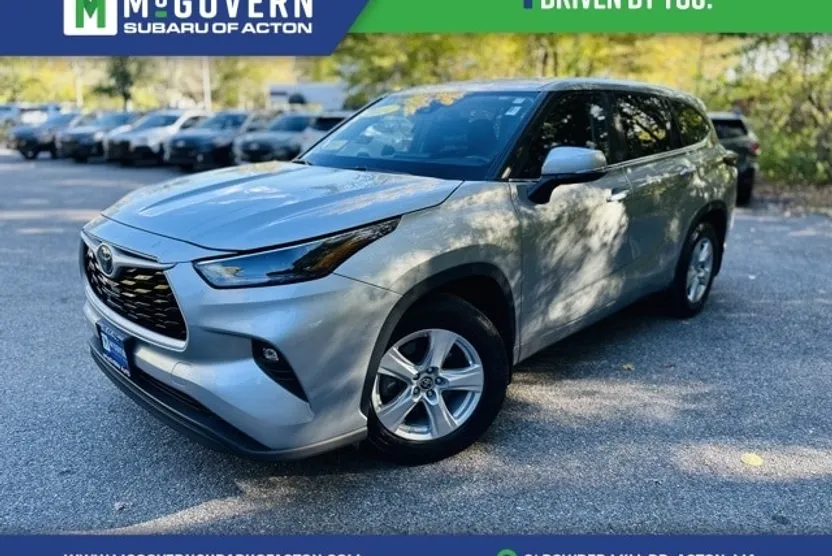 2024 Toyota Highlander LE photo 1