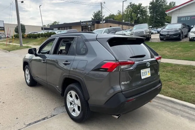 2021 Toyota RAV4 Hybrid XLE photo 1