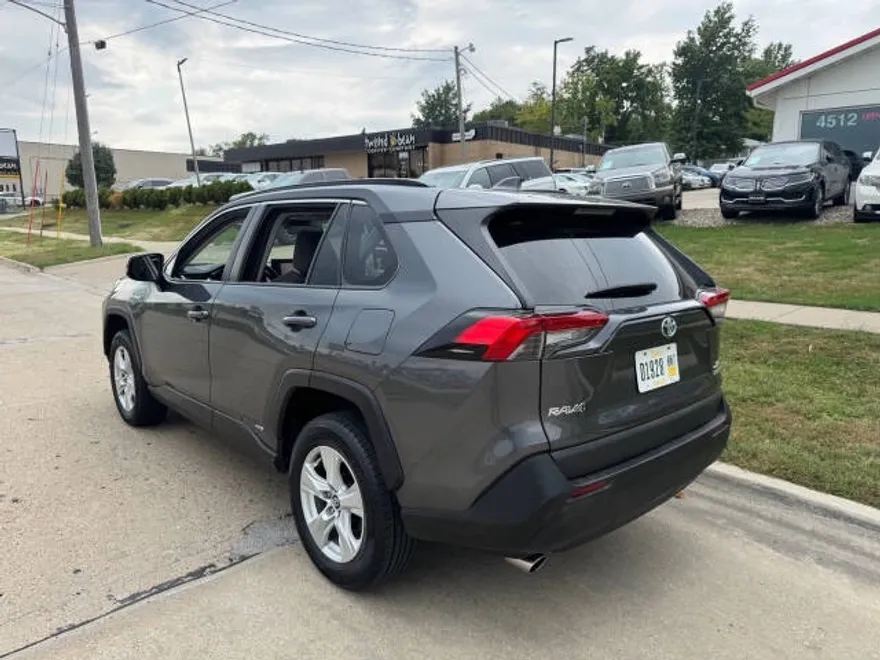 2021 Toyota RAV4 Hybrid XLE photo 1