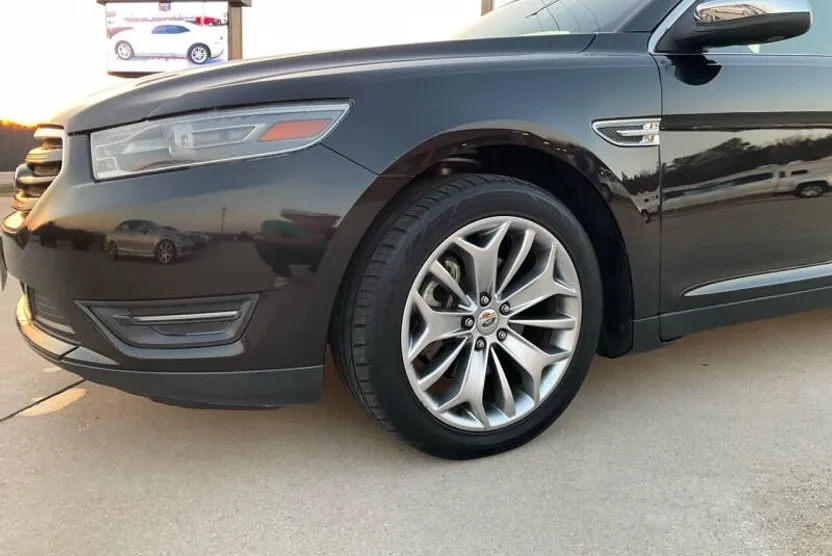 2013 Ford Taurus Limited photo 1