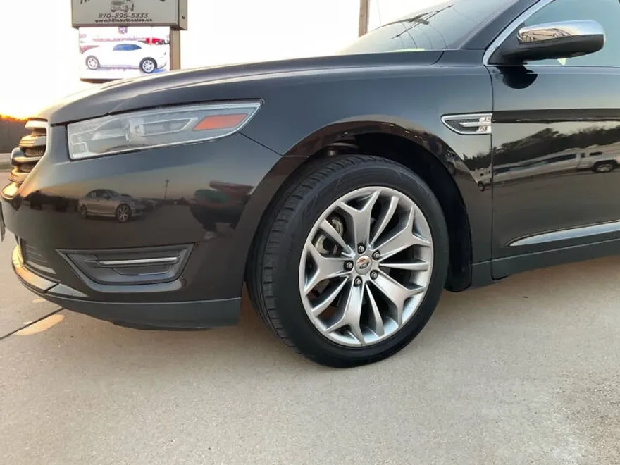 2013 Ford Taurus Limited photo 1