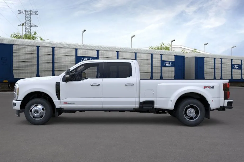2026 Ford F-350 Platinum photo 1