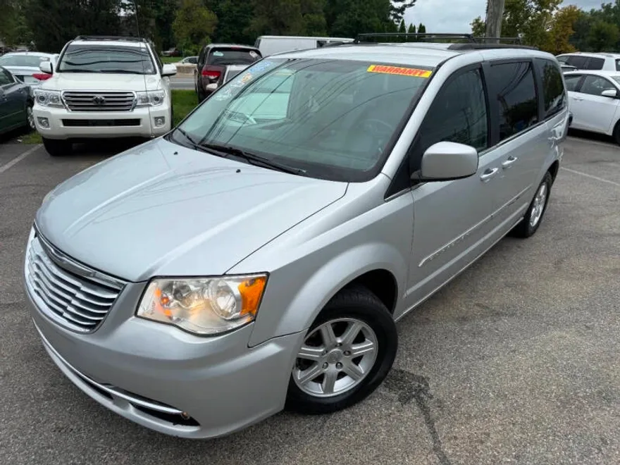 2011 Chrysler Town & Country Touring photo 1