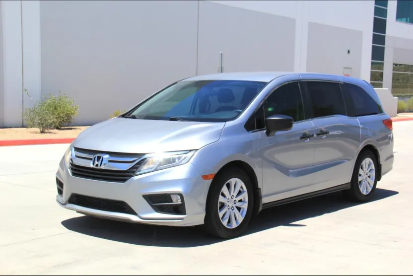 2020 Honda Odyssey LX photo 1
