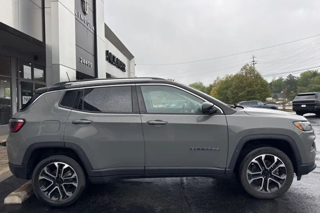 2022 Jeep Compass Limited photo 1