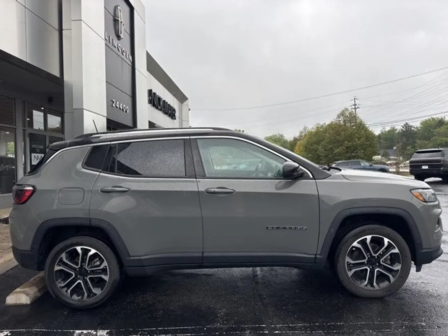 2022 Jeep Compass Limited photo 1