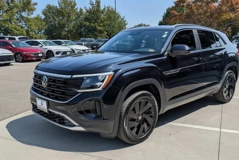 2024 Volkswagen Atlas Cross Sport SE Technology photo 1