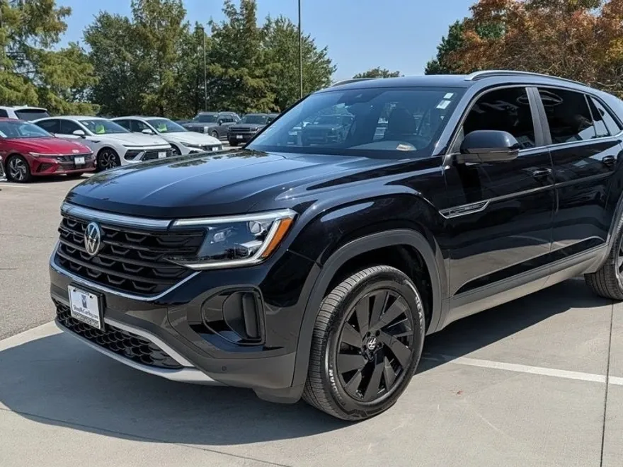 2024 Volkswagen Atlas Cross Sport SE Technology photo 1
