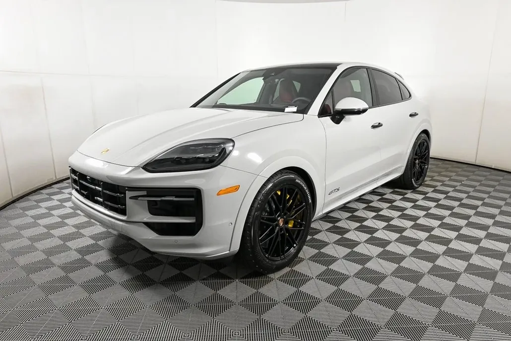 2026 Porsche Cayenne GTS Coupe photo 1