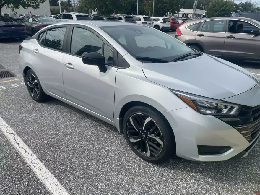 2025 Nissan Versa SR photo 2