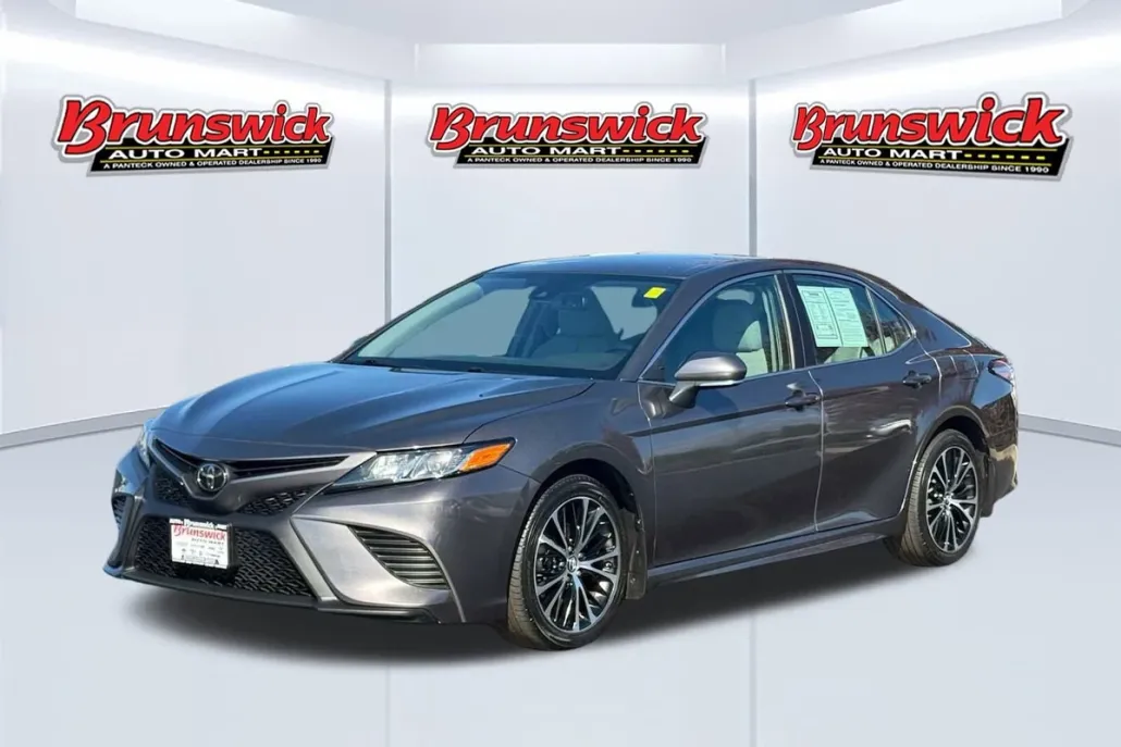 2019 Toyota Camry SE photo 1