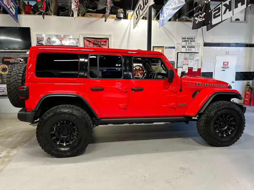 2023 Jeep Wrangler Unlimited Rubicon 392 photo 1