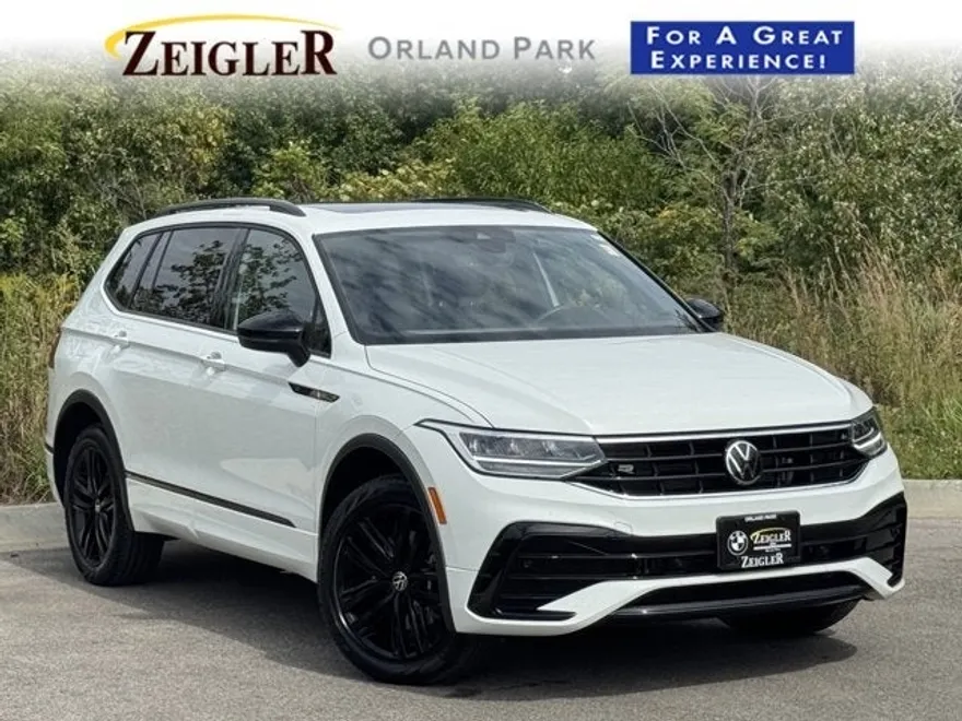 2022 Volkswagen Tiguan SE R-Line Black photo 1