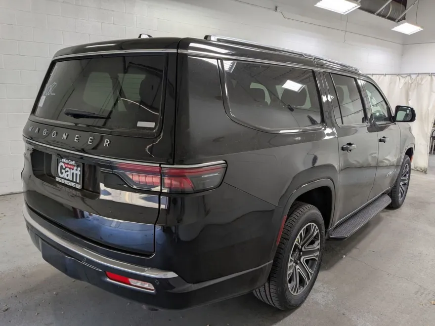 2025 Jeep Wagoneer L Base photo 1