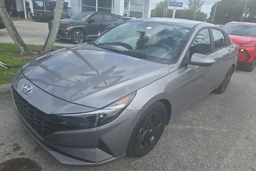 2021 Hyundai Elantra SEL photo 1