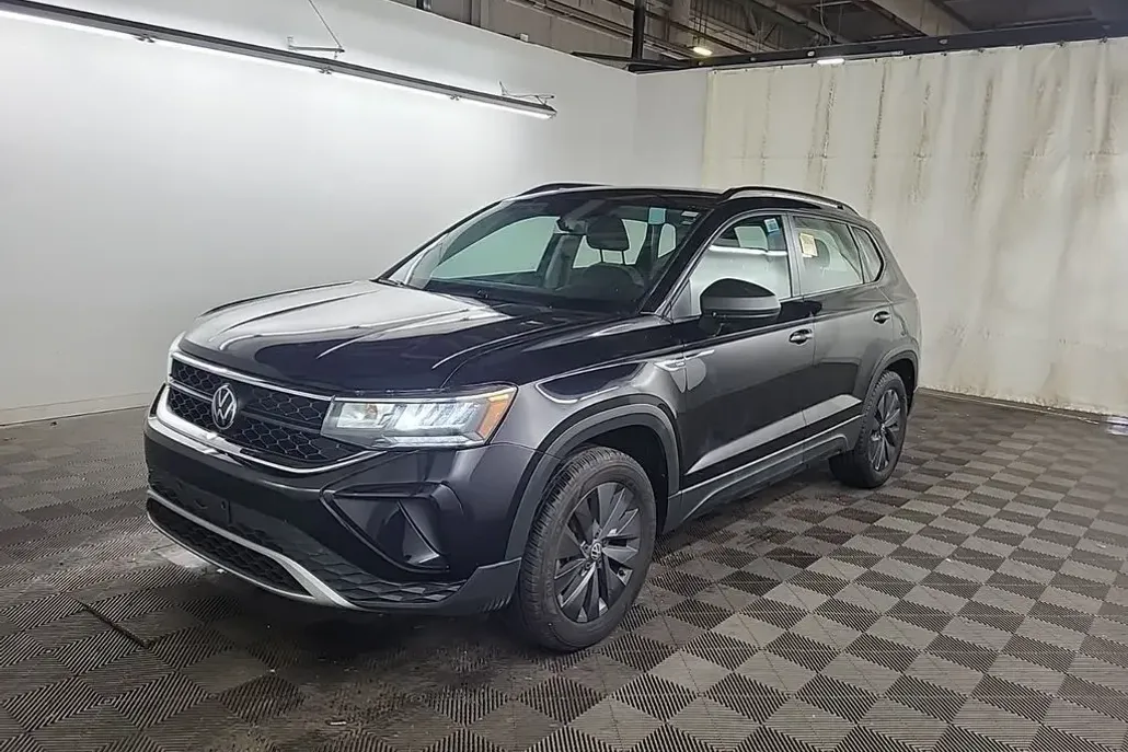 2022 Volkswagen Taos S photo 1