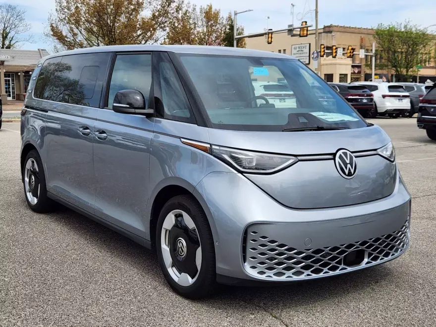 2025 Volkswagen ID. Buzz Pro S photo 1