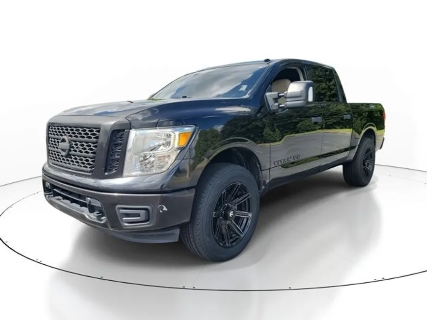 2018 Nissan Titan SV photo 1