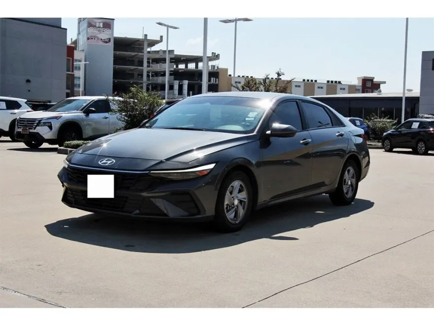 2024 Hyundai Elantra SE photo 1