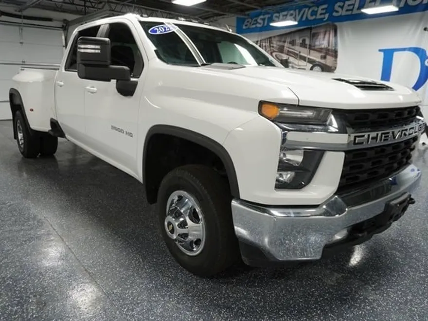 2022 Chevrolet Silverado 3500HD LT photo 1