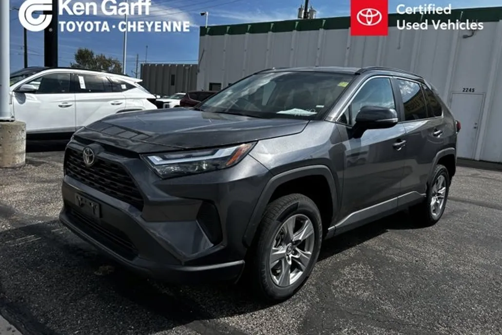 2024 Toyota RAV4 XLE photo 1